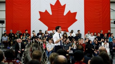 11012022lepremierministrejustintrudeauetleministrerandyboissonnaultparticipentauneassembleepubliqueaedmonton1fevrier2018