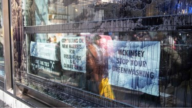 extinction-rebellionaction-dvt-siege-de-mckinsey-londres