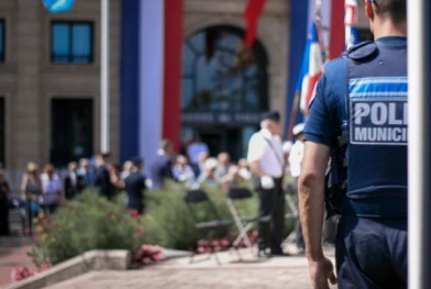 Police_municipale_de_Cannes_par_paul-bryan_unsplash